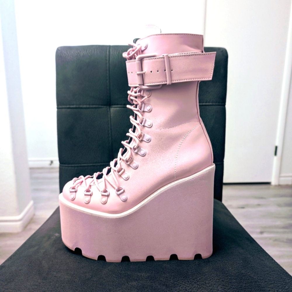 SOLD NWOB Lavender Traitor Boots by Sugar Thrillz / Dolls Kill